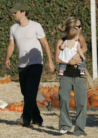 Illustration for article titled Celebrities Love L.A. Pumpkin Patch, Paparazzi Be Damned
